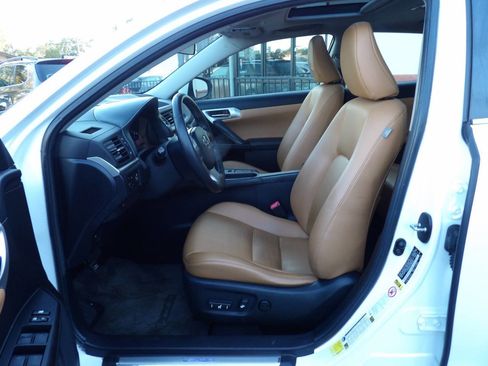 Used 2012 Lexus CT 200h Premium image 8