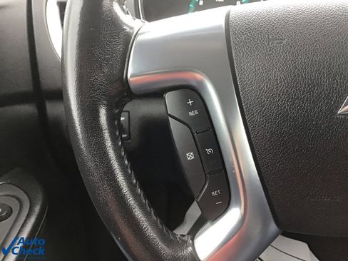 Used 2017 Chevrolet Traverse LT image 36