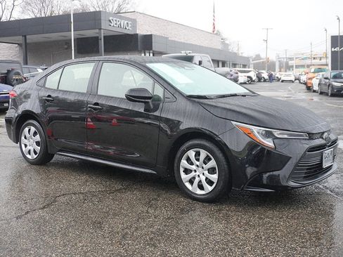 Used 2024 Toyota Corolla LE image 39