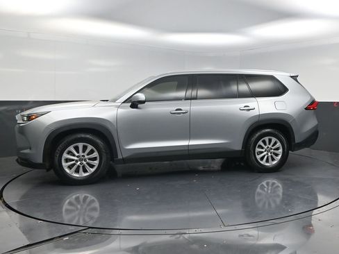 Used 2024 Toyota Grand Highlander XLE image 3