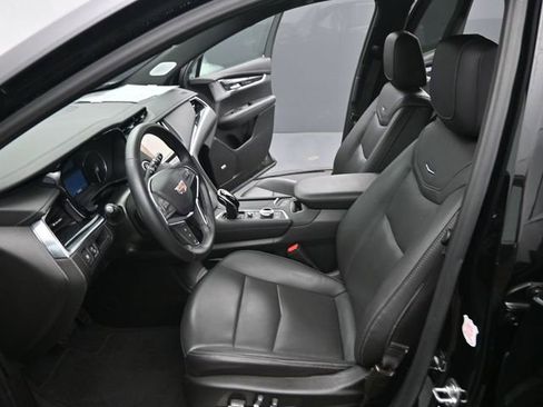 Certified 2025 Cadillac XT5 Premium Luxury image 10