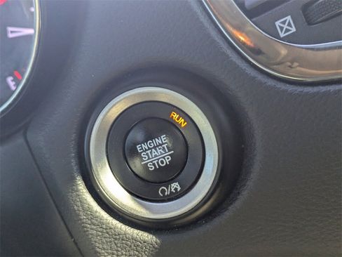 Used 2018 Dodge Durango GT image 33