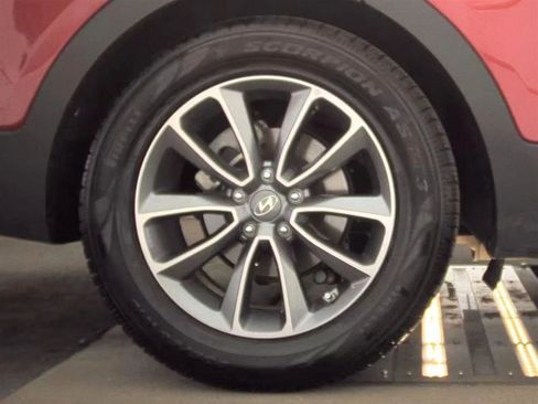 Used 2017 Hyundai Santa Fe SE image 11