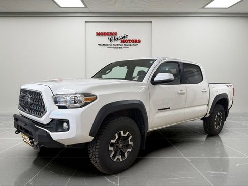 Used 2019 Toyota Tacoma TRD Off-Road w/ Technology Package AWD/4WD image 3