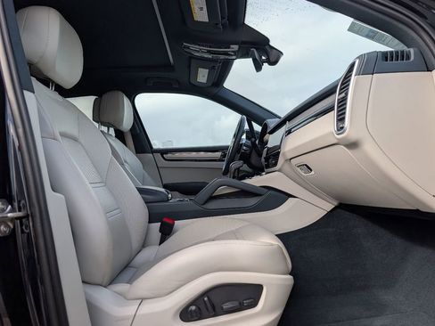 Used 2023 Porsche Cayenne S Platinum AWD/4WD image 17