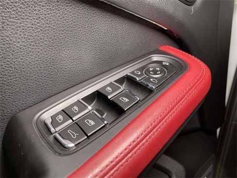 Used 2022 Porsche Macan image 37