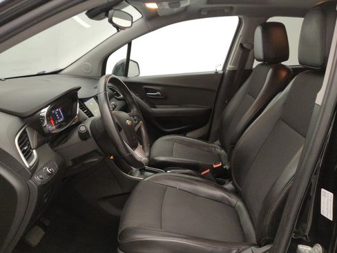 Used 2018 Chevrolet Trax LT w/ Sun & Sound Package AWD/4WD image 17