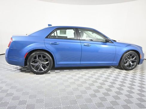 Used 2022 Chrysler 300 Touring w/ Sport Appearance Package image 7