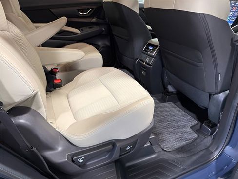 Used 2024 Subaru Ascent Premium w/ Convenience Package image 32