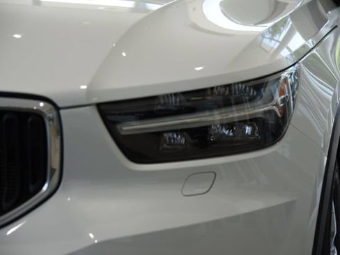 Used 2021 Volvo XC40 T5 Momentum w/ Premium Package AWD/4WD image 8