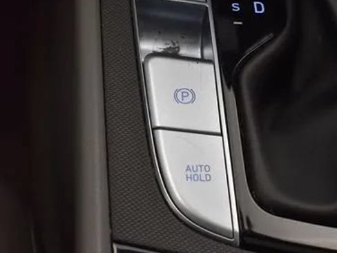 Used 2025 Hyundai Elantra SEL FWD image 34