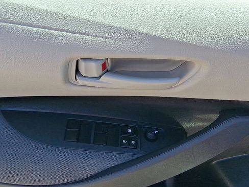 Used 2024 Toyota Corolla LE FWD image 10