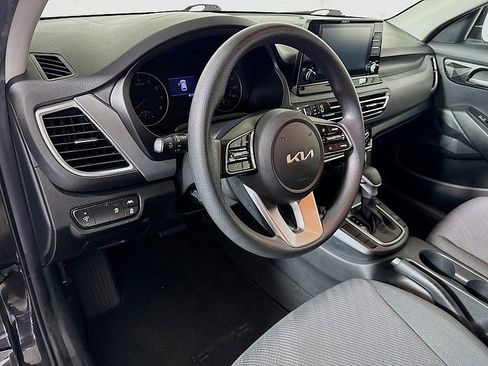 Used 2023 Kia Seltos LX AWD/4WD image 9