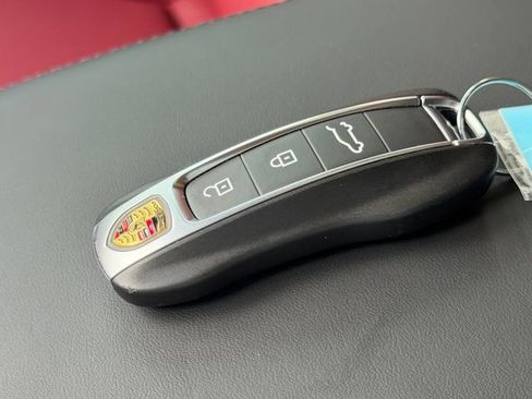 Used 2026 Porsche Cayenne GTS AWD/4WD image 34