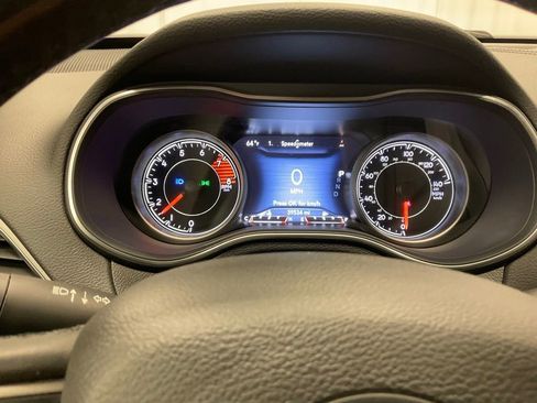 Used 2019 Jeep Cherokee Limited image 2