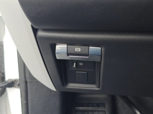 Used 2025 Land Rover Defender 110 S image 17