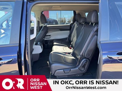 Used 2024 Kia Carnival LX image 14