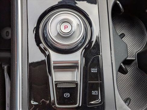 Used 2025 Kia Carnival EX image 12