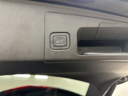 Certified 2025 Cadillac XT5 Sportv w/ Technology Package image 25