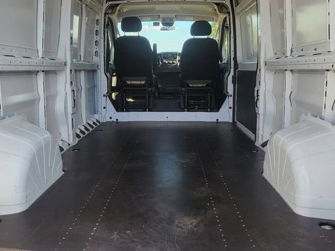 Used 2021 RAM ProMaster 2500 w/ Premium Appearance Group FWD image 14