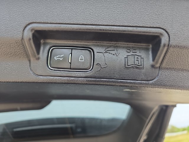 Used 2021 Ford Explorer XLT w/ Equipment Group 202A AWD/4WD image 14