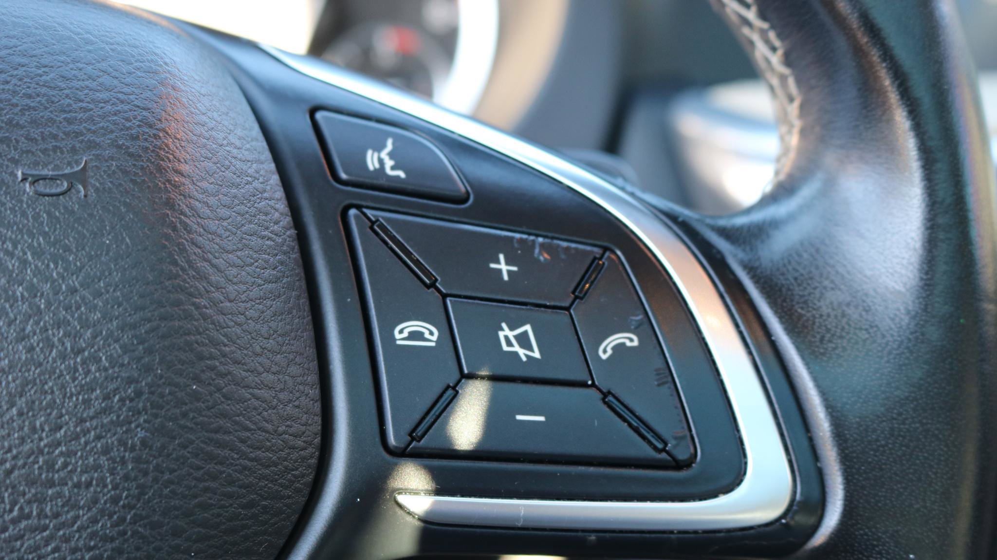 Used 2019 INFINITI QX30 FWD image 16