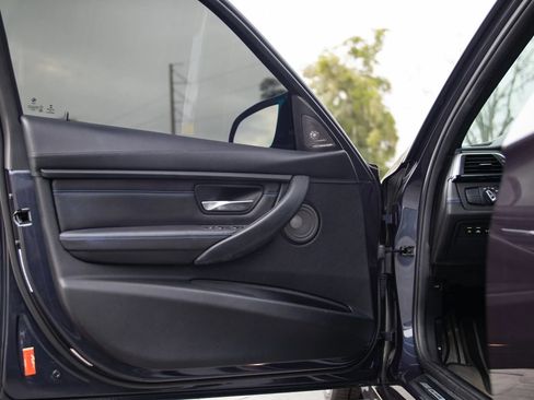 Used 2017 BMW M3 RWD image 32