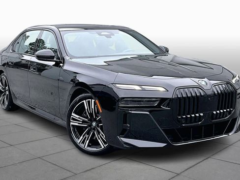 Used 2023 BMW 740i 740i w/ Parking Assistance Package image 3