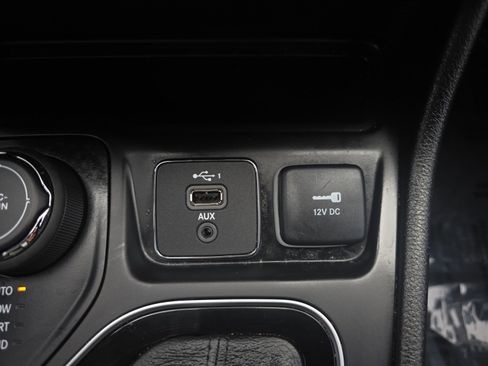 Certified 2023 Jeep Cherokee Altitude Lux image 18