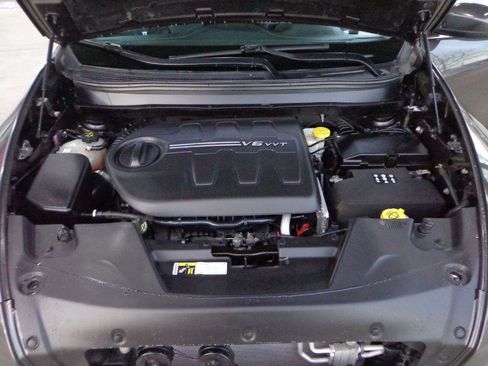 Used 2017 Jeep Cherokee Limited image 12