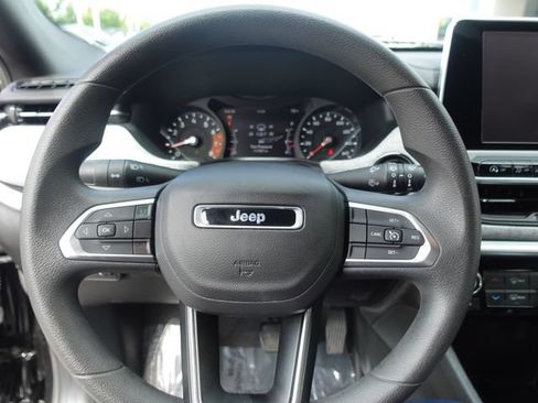 Used 2025 Jeep Compass Sport AWD/4WD image 12