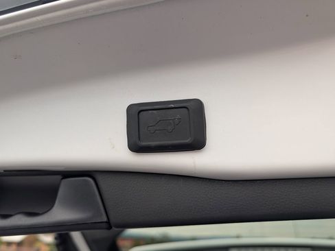 Used 2024 Toyota RAV4 XLE w/ Convenience Package image 10