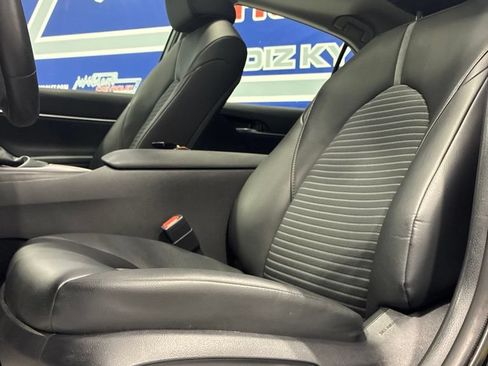 Used 2024 Toyota Camry SE w/ Cold Weather Package FWD image 12