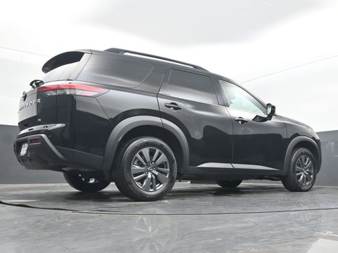 Used 2024 Nissan Pathfinder SV image 29