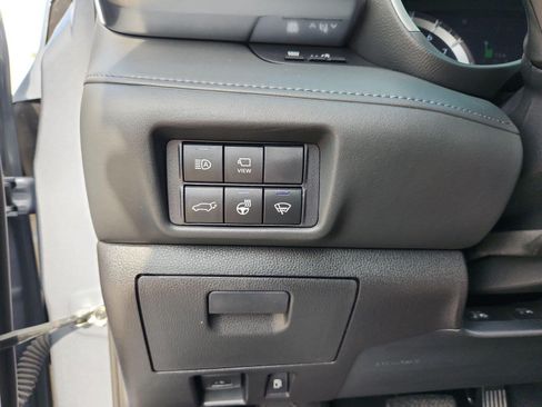 Used 2021 Toyota Highlander Limited FWD image 18