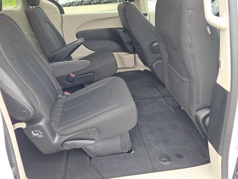 Certified 2023 Chrysler Voyager LX FWD image 10