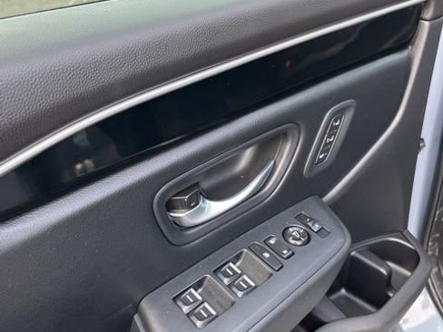 Used 2024 Honda Pilot Touring image 13