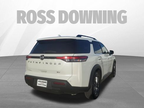 Used 2024 Nissan Pathfinder SV image 4