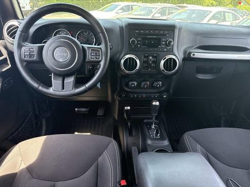Used 2015 Jeep Wrangler Unlimited Sahara w/ Connectivity Group AWD/4WD image 16