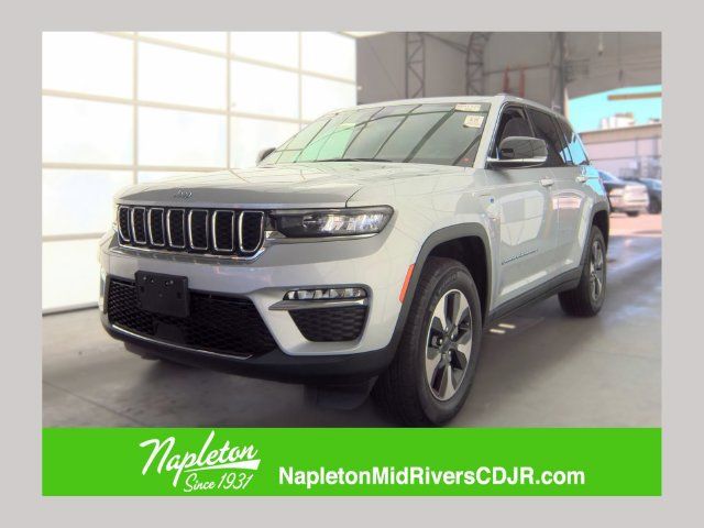 Used 2023 Jeep Grand Cherokee 4WD 4xe image 1