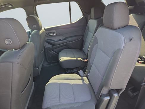 Used 2023 Chevrolet Traverse LT w/ Rear Camera Mirror Package AWD/4WD image 15