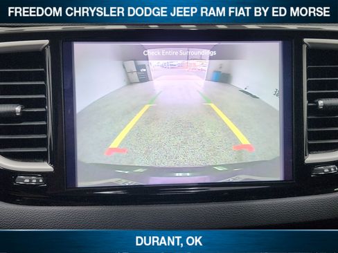 Used 2023 Chrysler Pacifica Touring-L FWD image 13