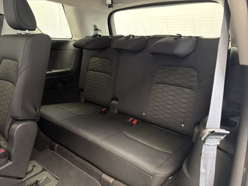 Used 2025 Nissan Pathfinder S FWD image 13