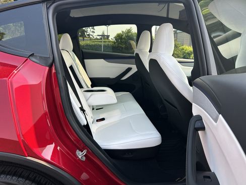 Used 2026 Tesla Model Y 2WD image 27