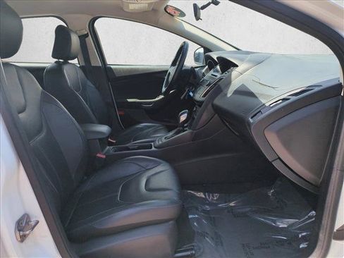 Used 2015 Ford Focus SE w/ Equipment Group 201A FWD image 19