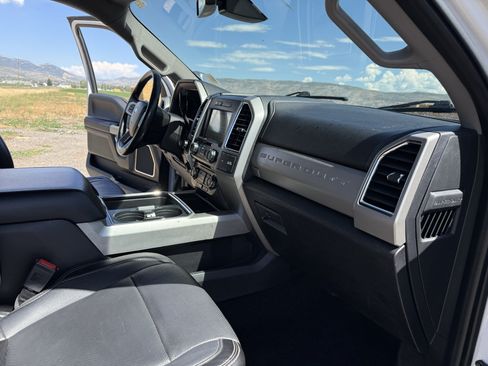 Used 2018 Ford F350 Lariat w/ Lariat Ultimate Package AWD/4WD image 38