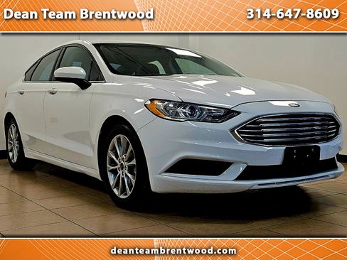 Used 2017 Ford Fusion SE w/ Fusion SE Technology Package image 1
