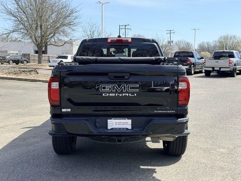Used 2024 GMC Canyon Denali image 5