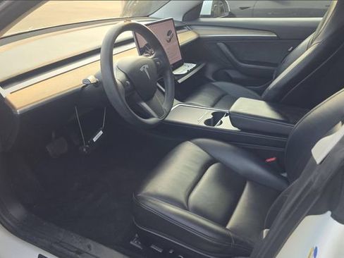 Used 2021 Tesla Model 3 Standard Range RWD image 3