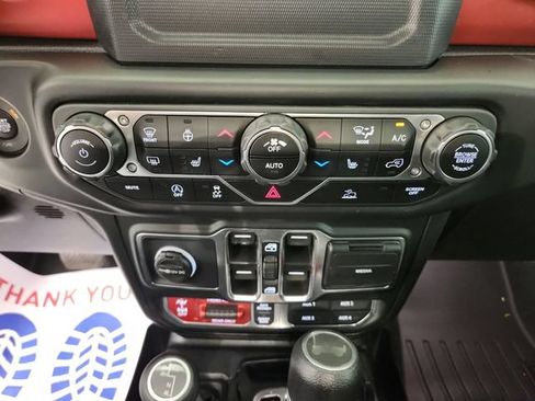 Used 2021 Jeep Wrangler Unlimited Rubicon w/ LED Lighting Group AWD/4WD image 18